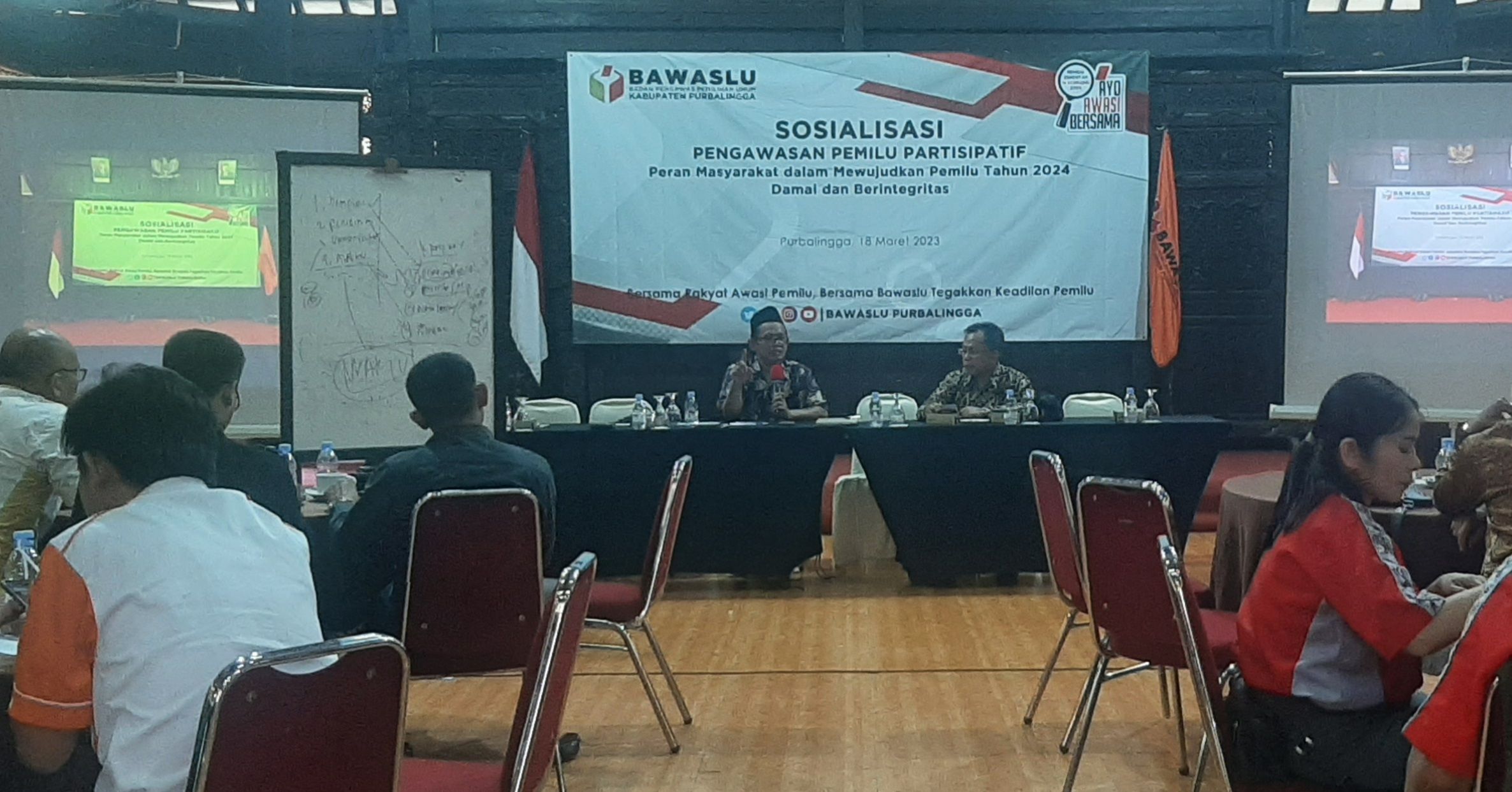 Suasana Sosialisasi Pengawasan Pemilu Partisipatif yang digelar Bawaslu Purbalingga di kawasan Owabong, Sabtu 18 Maret 2023.