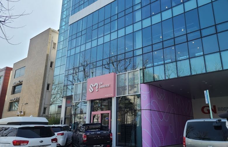 Penampakan gedung SM Univerce Academy