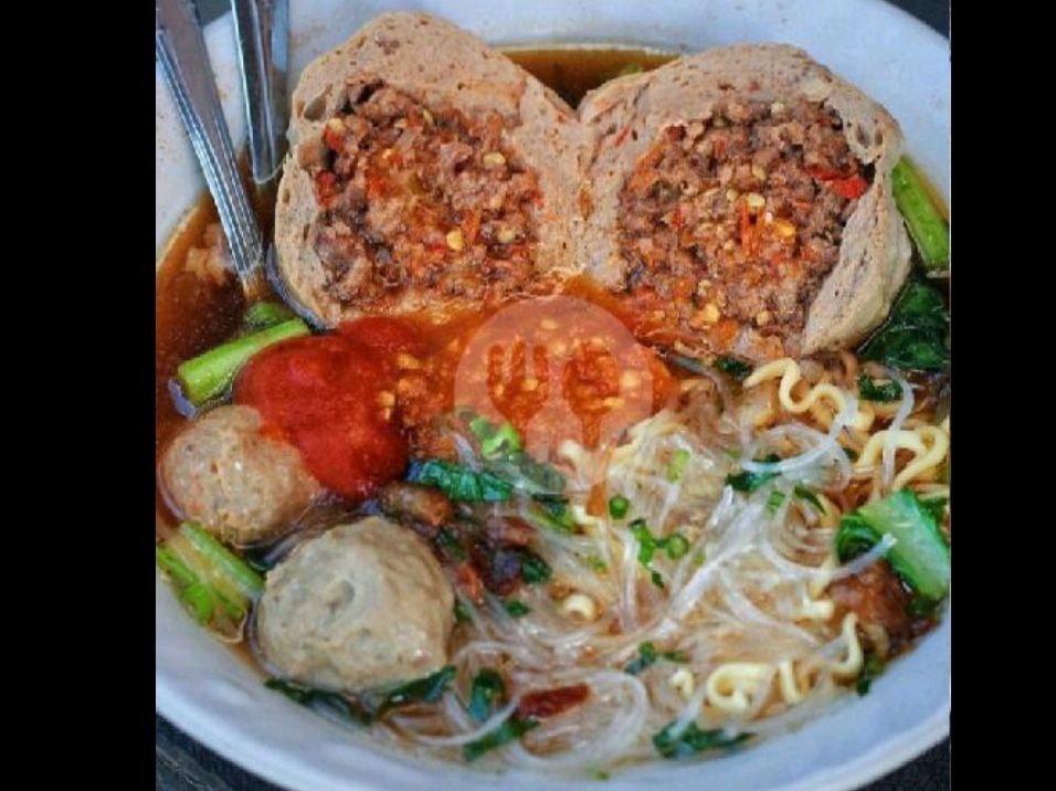 Bakso cengek Cirahong salah satu tempat wisata kuliner di Ciamis yang menyediakan menu bakso bercita rasa pedas, bikin seuhah bisa untuk Munggahan.*/gofood/bakso cengek Cirahong