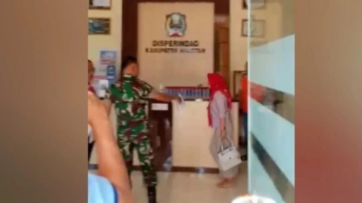 Viral! Anggota TNI Mengamuk di Kantor Disperindag Magetan Karena Diduga Istri Selingkuh dengan Kepala Dinas
