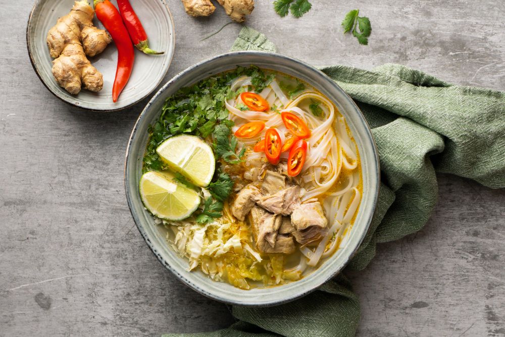 Resep menu buka puasa sederhana ada soto ayam dan bakwan jagung yang mudah dibuat dan nikmat. 