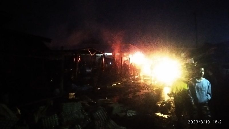 akibat kebakaran di Pasar Cikurubuk pemilik gudang telur dan beras alami kerugian 500 juta 