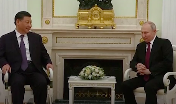 Presiden Rusia Vladimir Putin dan Presiden China Xi Jinping duduk bareng di Kremlin, Moskow hari ini, Senin, 20 Maret 2023.