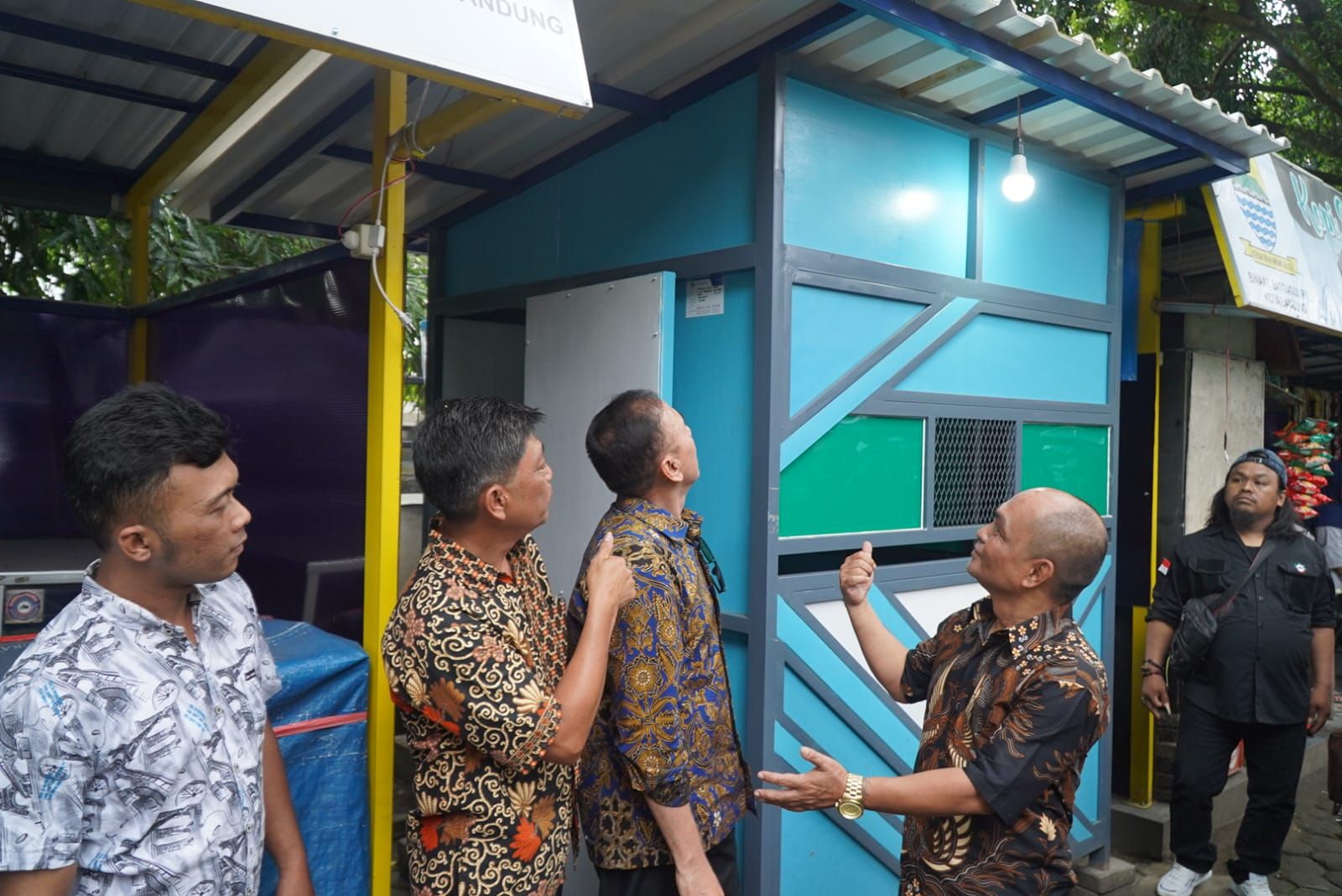 IWAN Bule saat mengunjungi lokasi PKL yang telah ditertibkan di Jalan Dr Rajiman Kota Bandung pada Senin 20 Maret 2023