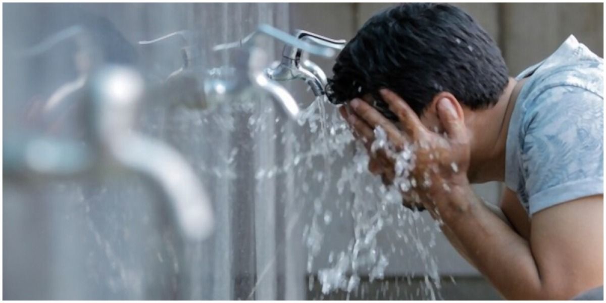 Mandi menjelang Bulan Ramadhan diawali dengan gerakan wudlu.*/shutterstock.com