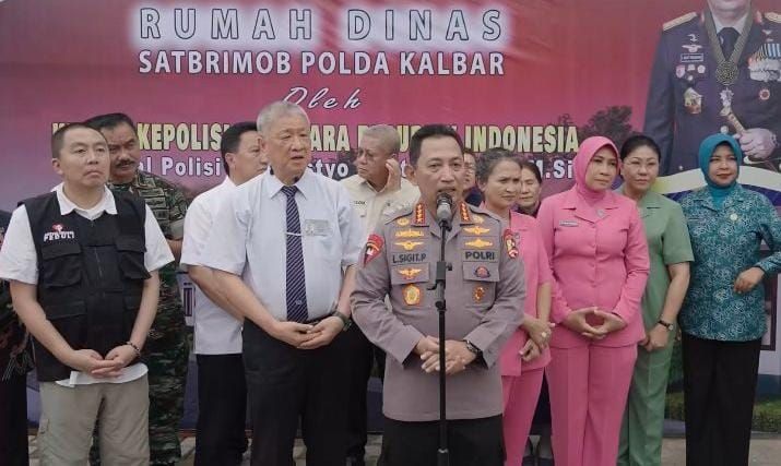 Kapolri Jenderal Listyo Sigit Prabowo Instruksikan jajaran menindak tegas bagi mafia impor pakaian bekas dari luar negeri. (foto polri.go.id)