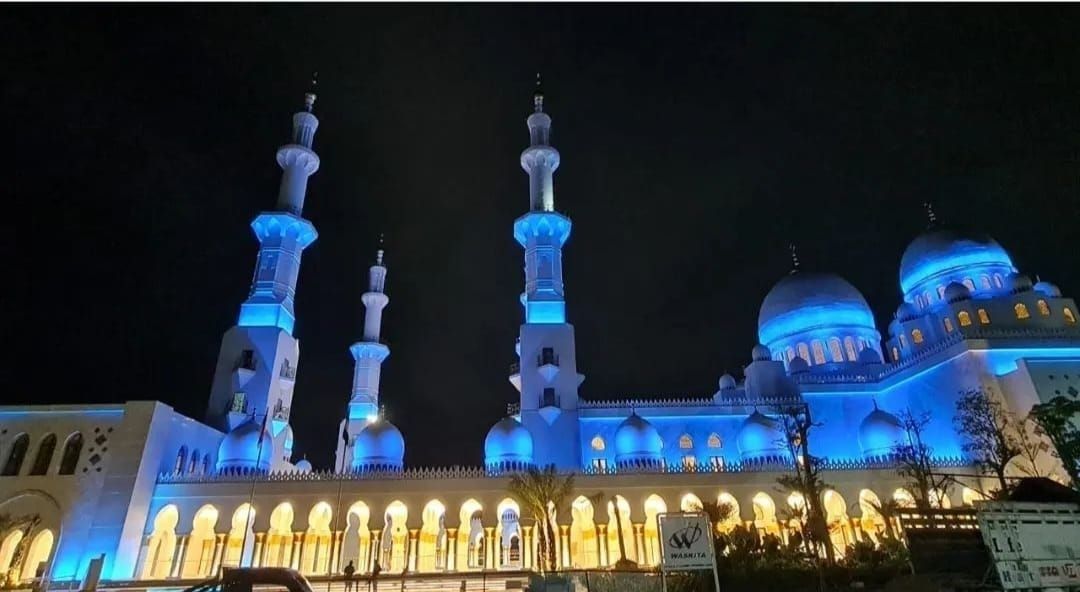 Masjid Raya Sheikh Zayed Solo Bagi Takjil, Simak Jadwal Buka Puasa, Hari Ini, 3 Ramadhan di Kota Solo 