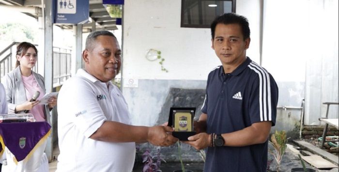 Pemerintah Kabupaten Ciamis menjalin sinergi dengan PT Kereta Api Indonesia (KAI). Wakil Bupati Ciamis Yana D Putra menghadiri acara senam sehat bersama KAI di halaman Stasiun Ciamis, Minggu 19 Januari 2023.*