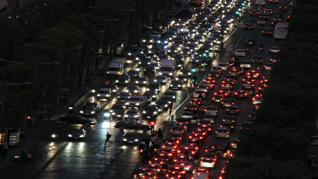 Harus Dihindari, 4 Daerah Gresik Ini Miliki Kemacetan Jalan Terparah Pada Jam padat- ilustrasi kemacetan jalan