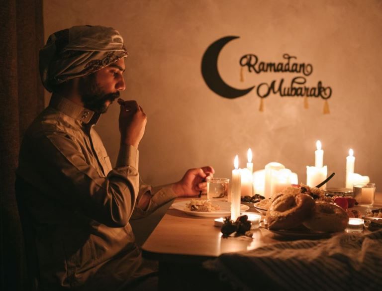 Bacaan Niat Puasa Ramadhan dalam Arab dan Latin./Pexels @Thirdman