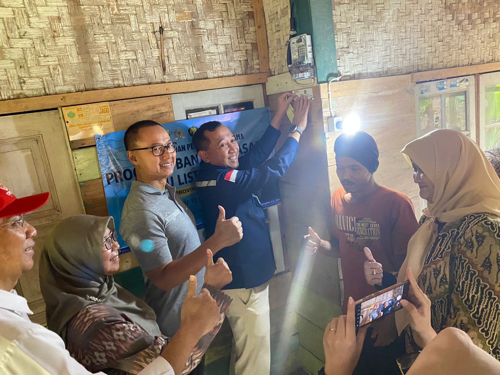 PLN Realisasikan Bantuan Pasang Baru Listrik, Ribuan Warga Cianjur Langsung Rasakan Dampaknya