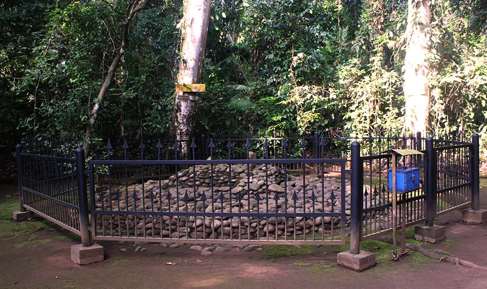 Makam Adipati Panaekan di Karangkamulyan Ciamis. Adipati Panaekan deukeut jeung Dipati Ukur, ngarojong pisan waktu Mataram ngarancang ngagempur Kumpeni di Batavia.