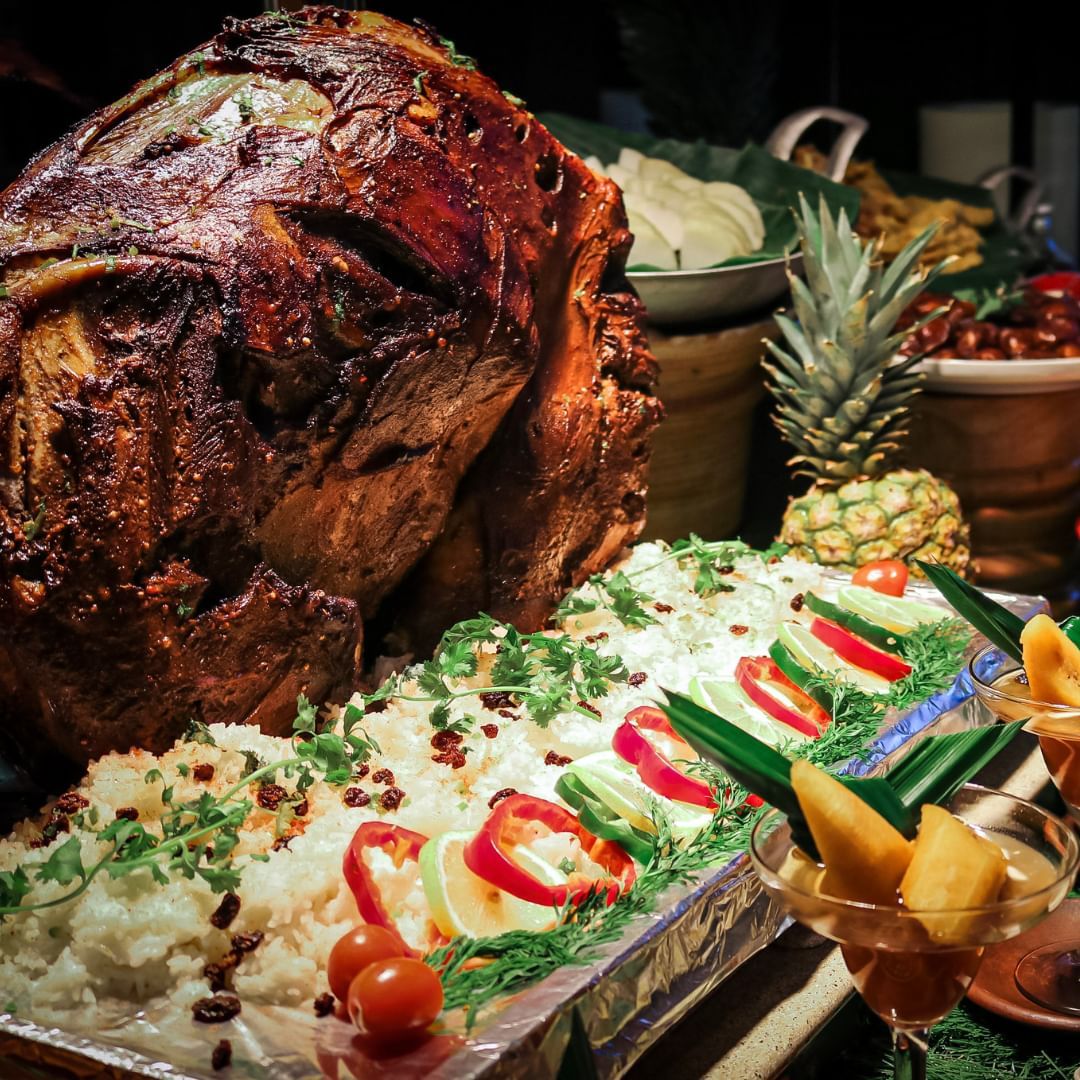 Menu warisan untuk buka bersama di The Crown Plaza Bandung