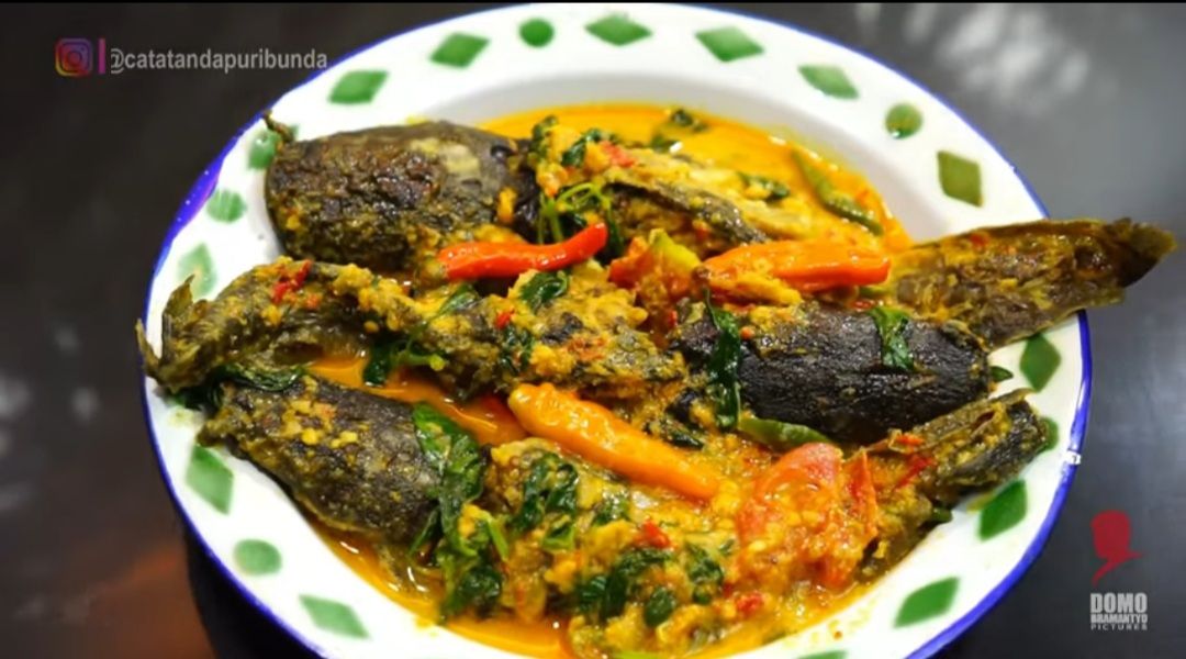 mangut lele yang gurih dan pedas untuk lauk makan siang