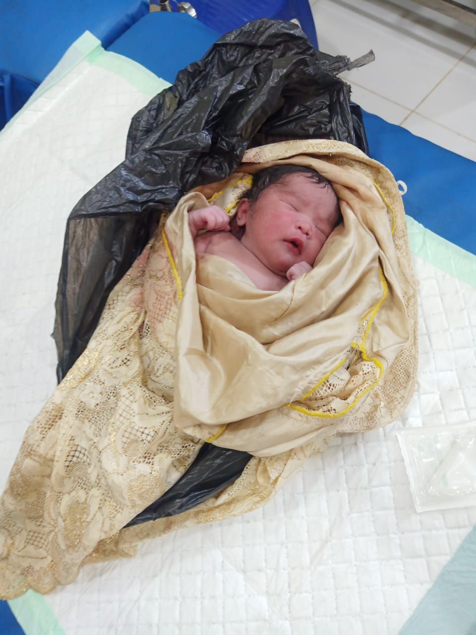 Bayi perempuan yang ditemukan di kebun karet milik warga Desa Dompas