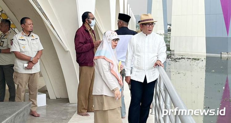 Gubernur Jawa Barat Ridwan Kamil saat meninjau Masjid Raya Al Jabbar Senin  20 Maret 2023.