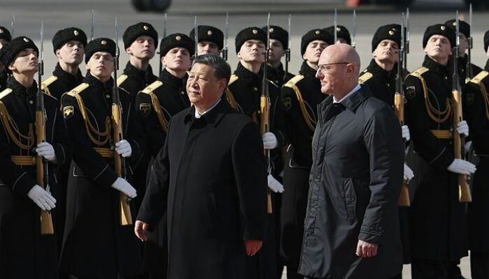    Presiden China XI Jinping tiba di bandara Bandara Vnukovo, Moskow, Rusia pada Senin, 20 Maret 2023.