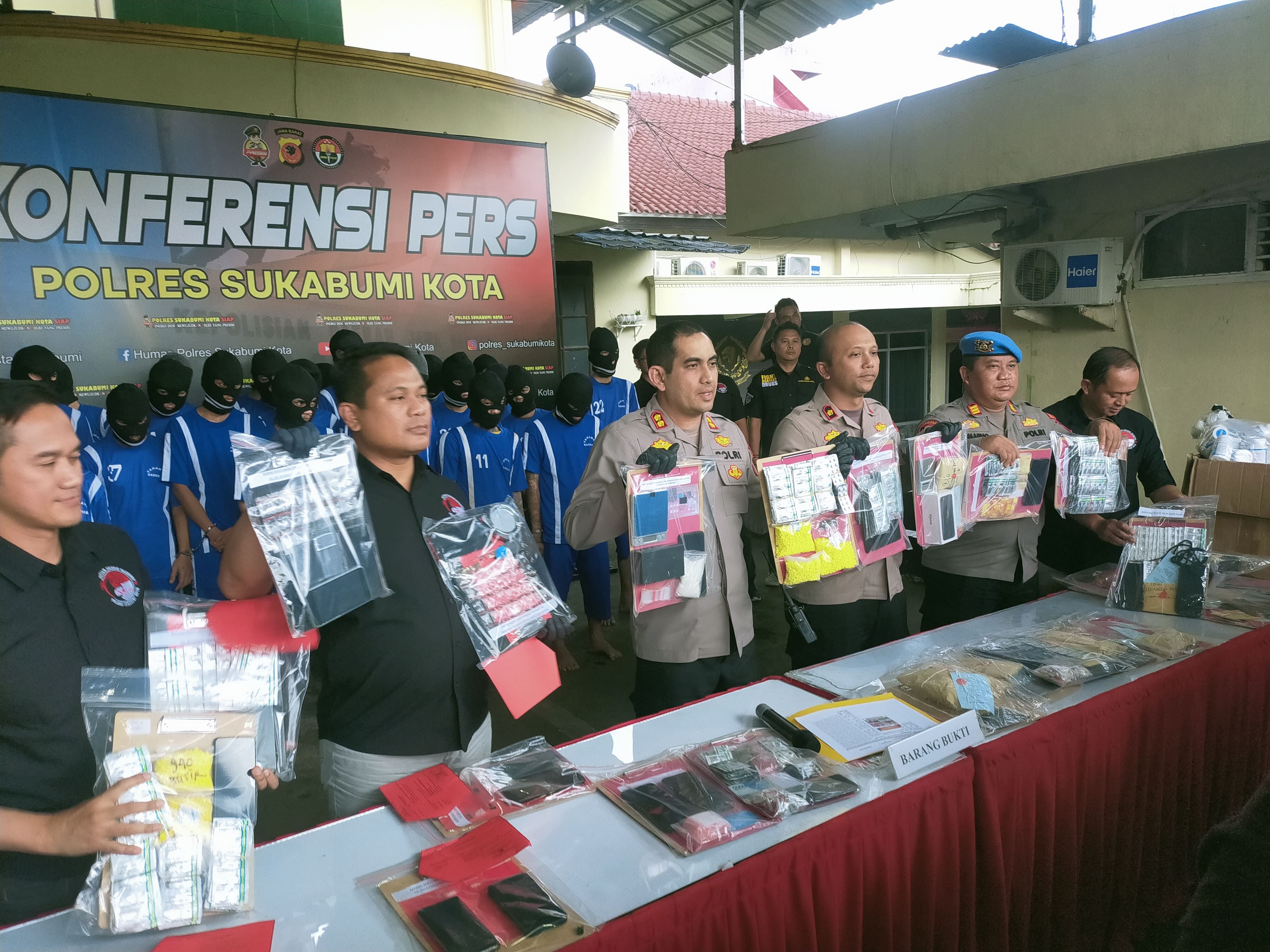 Belasan ribu barang bukti narkoba dan obat obatan terlarang disita Polres Sukabumi Kota.