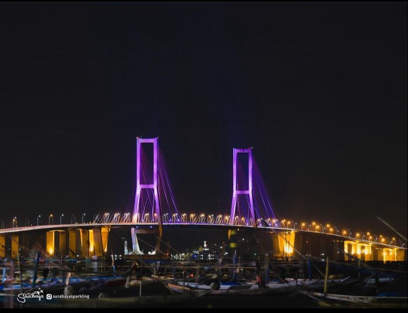 Jembatan Suramadu. JADWAL Buka Puasa dan Adzan Magrib Hari Ini di SURABAYA, Malang, Kediri, Madiun Jawa Timur.