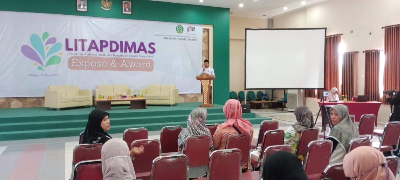Ketua LP2M IAIN Syekh Nurjati Cirebon, H Ahmad Yani, memberikan sambutan dalam kegiatan Litapdimas.