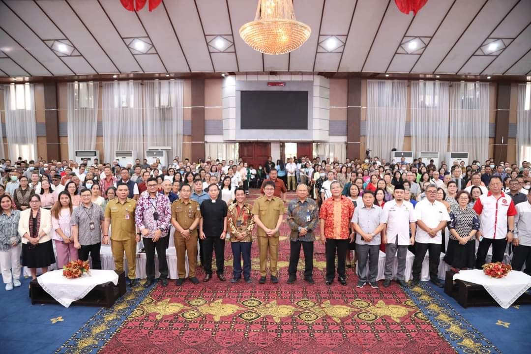 Foto pemuka agama bersama Wali Kota Manado (istimewa) 