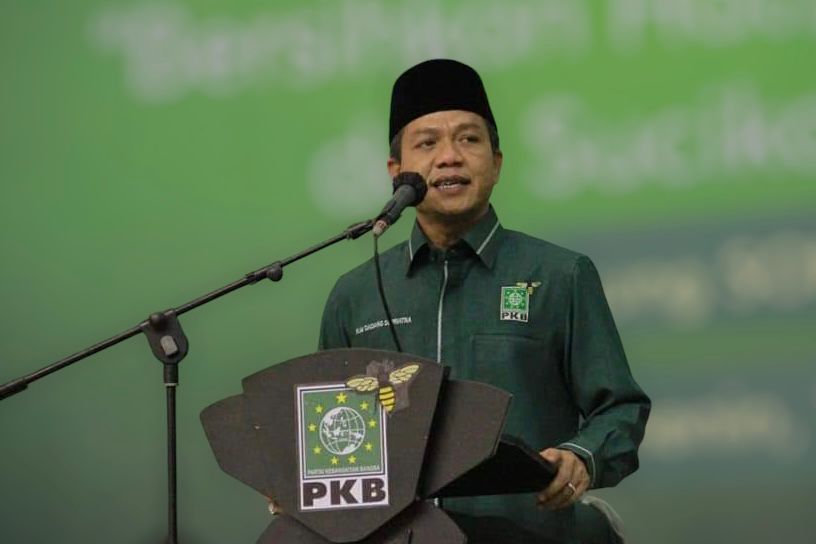 Dadang Supriatna ketua DPC PKB yang juga saat ini menjabat Bupati Bandung, instruksikan seluruh caleg PKB harus sahur di rumah rakyat miskin di hari pertama saur bulan ramadhan 2023. 