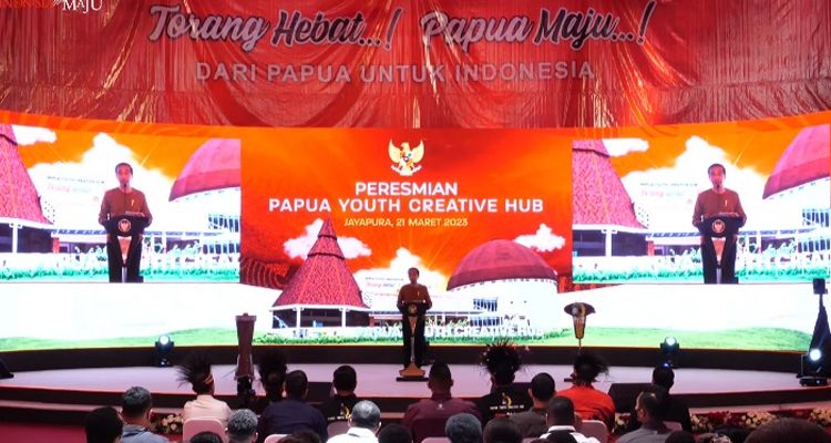 Presiden Jokowi saat meresmikan Papua Youth Creative Hub, di Kota Jayapura, Papua, Selasa, 21 Maret 2023.