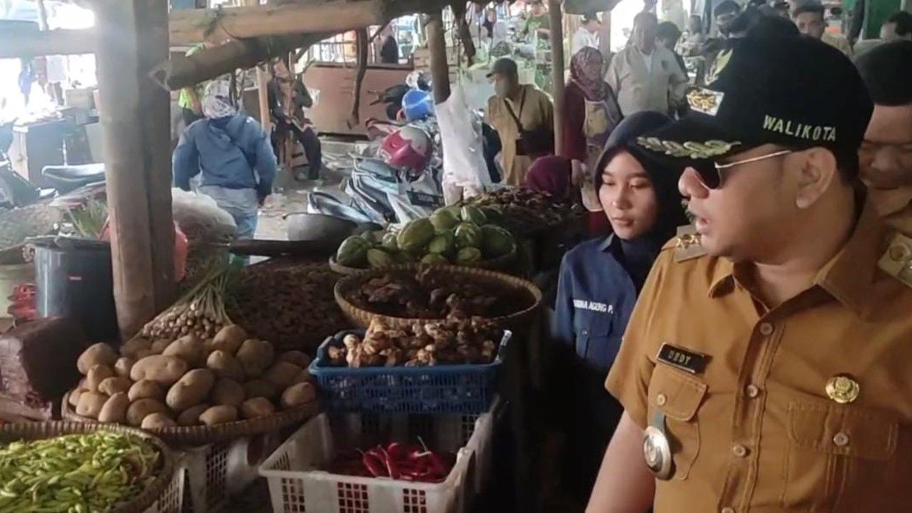 Wali Kota Tegal, Dedy Yon Supriyono Blusukan ke pasar