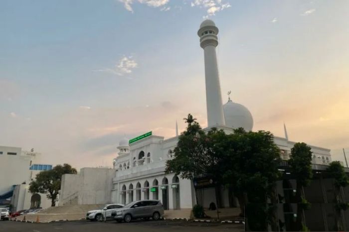 Foto arsip - Potret Masjid Raya Al-Azhar pada sore hari, Jakarta, Selasa 7 Mei 2022.