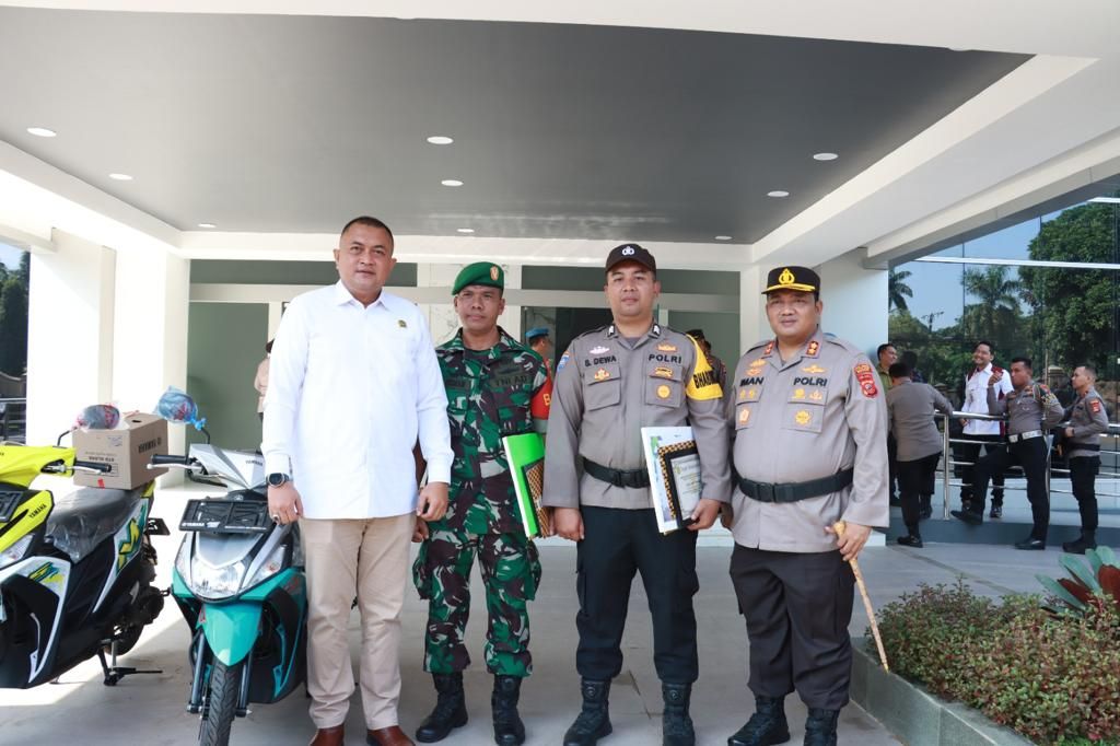 Kapolres dan Ketua DPRD Kab.Bogor Berikan Apresiasi Untuk Babinsa dan Anggota Kepolisian Jajaran Polres Yang Berprestasi 