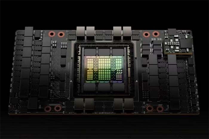 H100, GPU terbaru Nvidia yang dioptimalkan untuk menangani model kecerdasan buatan berukuran besar yang digunakan untuk membuat teks, kode komputer, gambar, video, atau audio terlihat di foto ini.