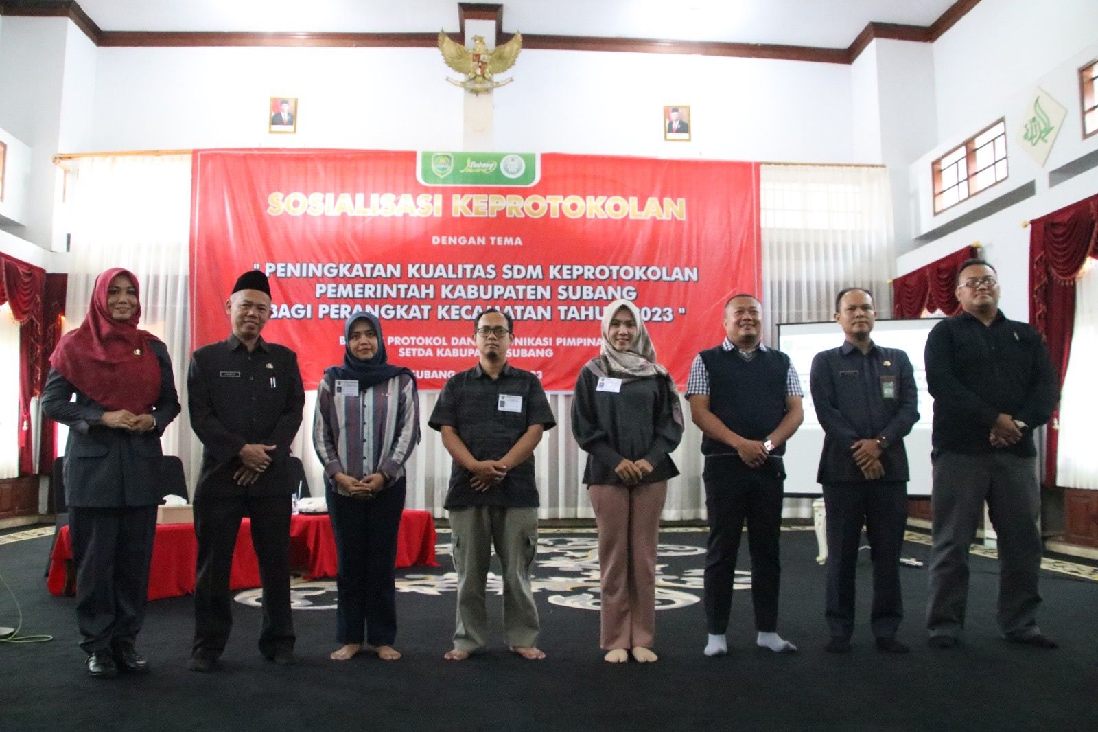 Kabag Prokompim Setda Subang, Euis Hartini (paling kiri) bersama Plt. Asda II Bidang Pembangunan dan Perekonomian Subang, H. Hidayat (kedua dari kiri).