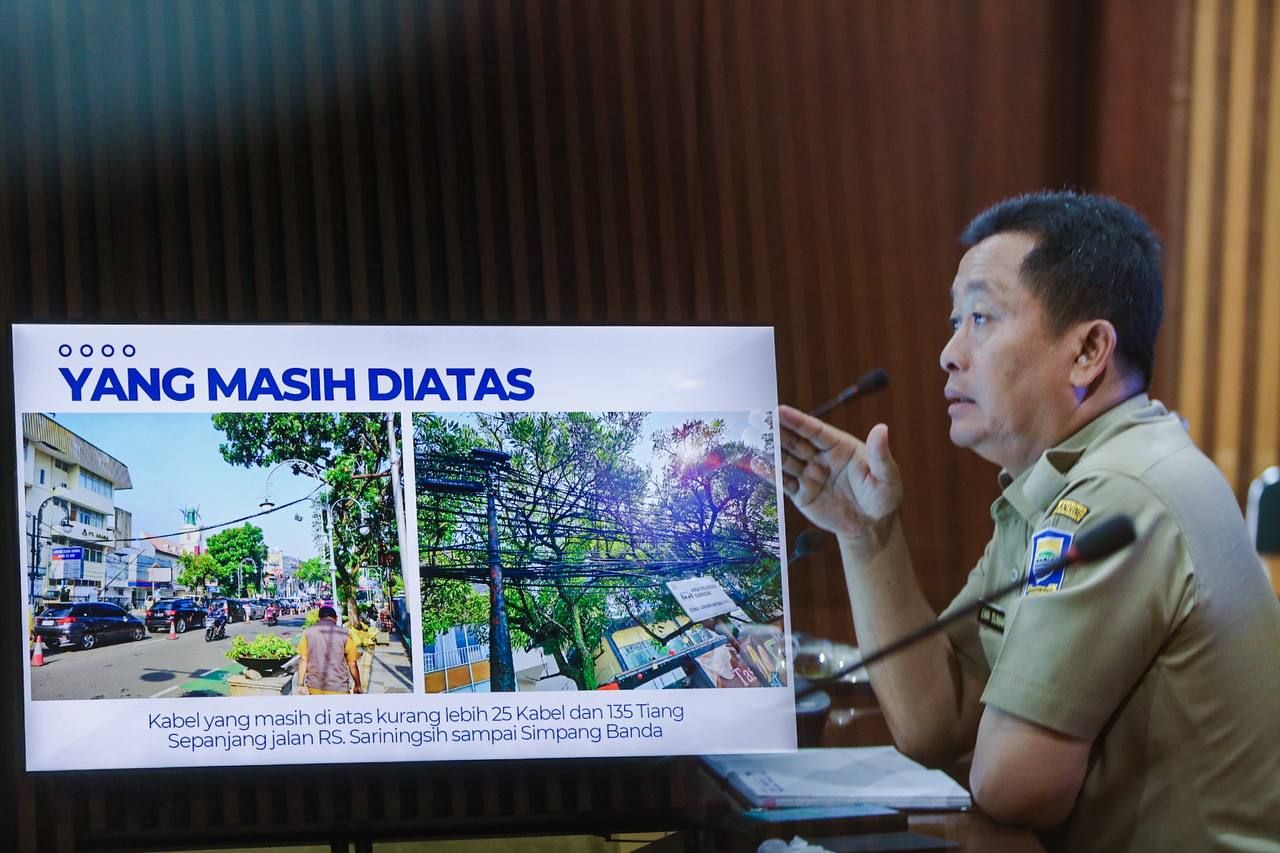 Pemkot Bandung kembali akan menerunkan kabel udara yang kini menyasar Jalan Riau Bandung.