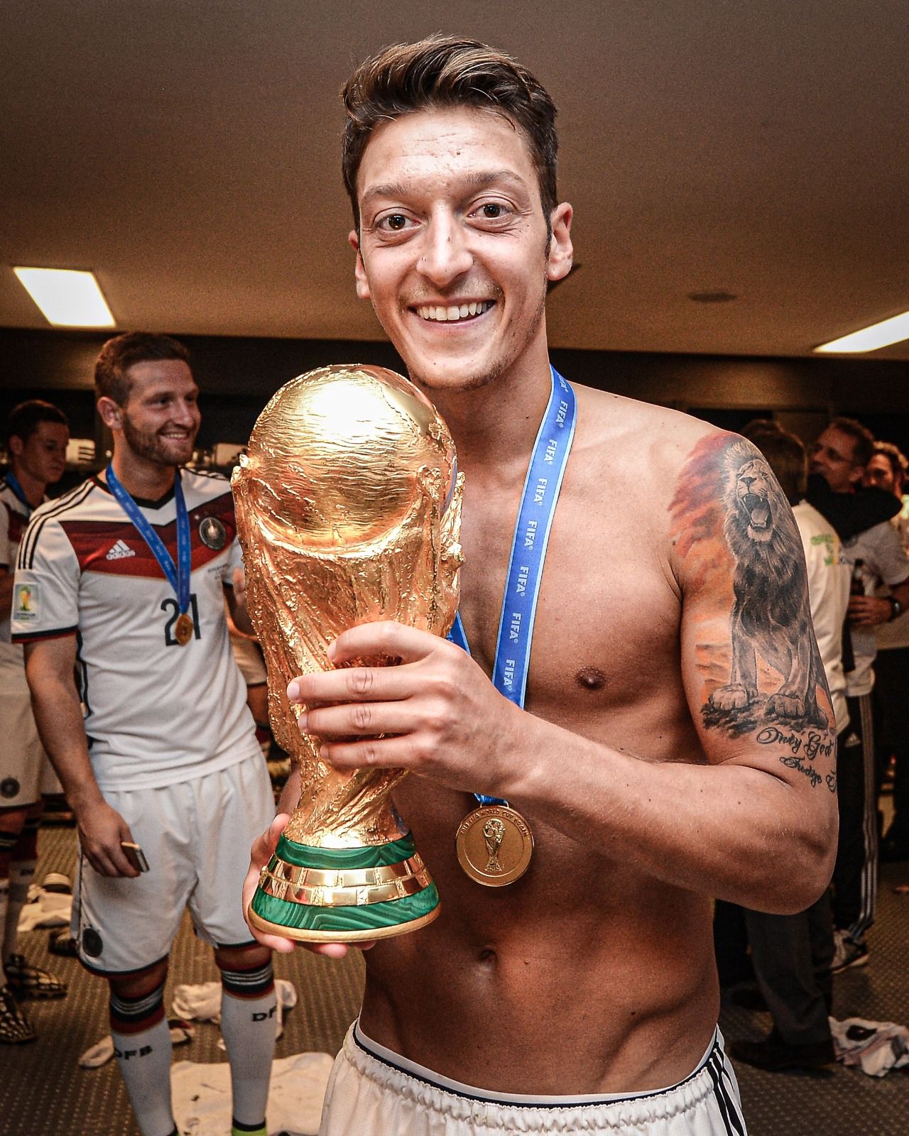 Mesut Ozil resmi pensiun dari dunia sepak bola