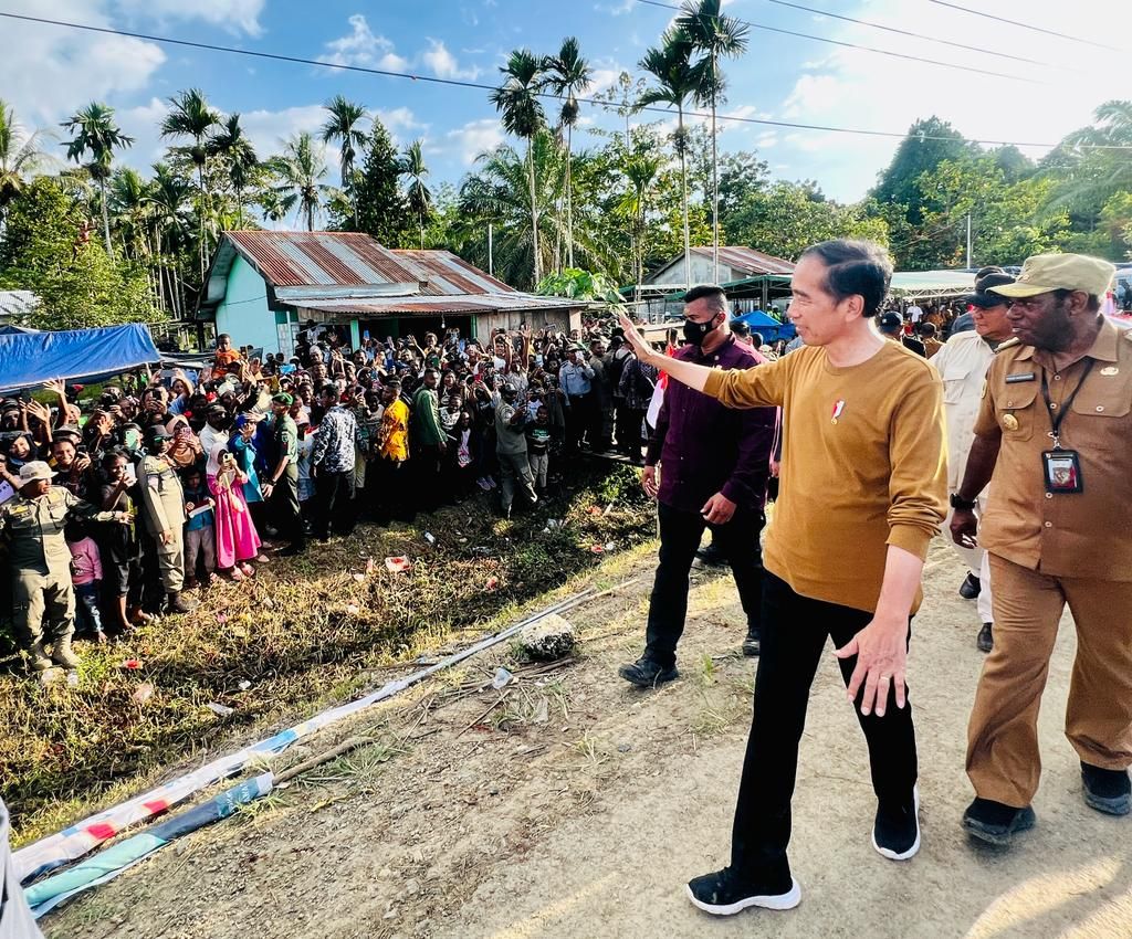 Ilustrasi: Jokowi Blusukan Berikan BANSOS Kepada Pedagang di Luwu Sulawesi Selatan, Begini Respon Masyarakat