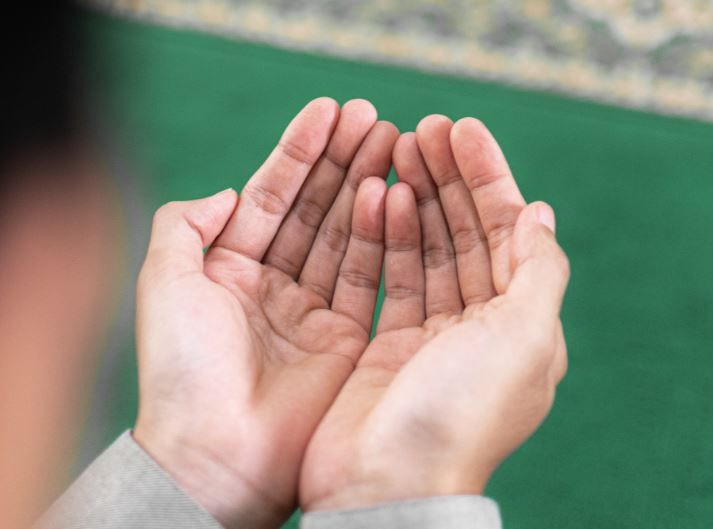 Doa makan sahur dan niat puasa di bulan Ramadhan 2023 Masehi 1444 H bertuliskan arab, latin hingga artinya secara lengkap. / Unsplash free Masjid Pogung Dalangan @masjidmpd