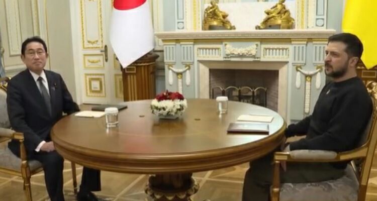    Perdana Menteri Fumio Kishida (kiri) dan Presiden Ukraina Volodymyr Zelensky (kanan) tengah mengadakan kunjungan mendadak pada hari Senin, 20 Maret 2023.