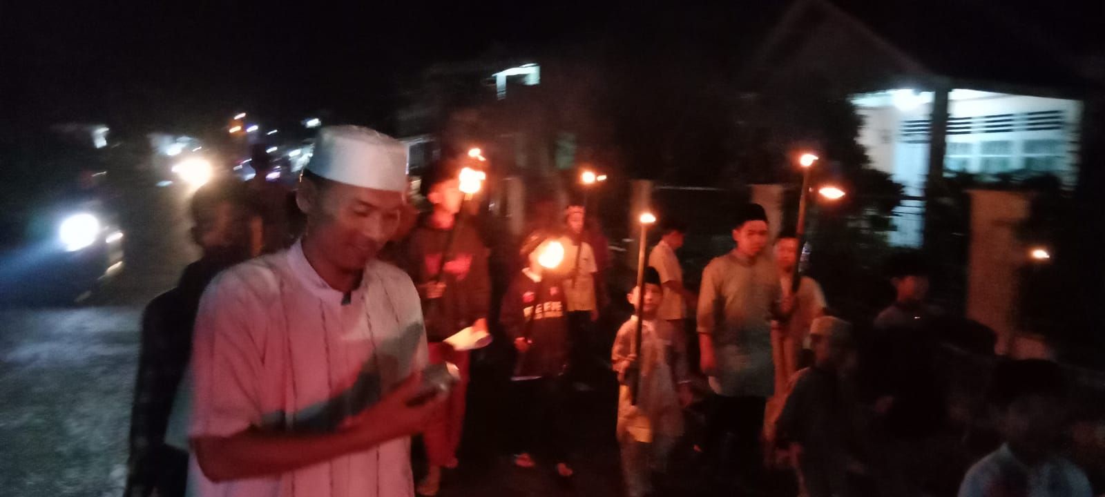 Masyarakat Muslim di Kabupaten Kepahiang, Provinsi Bengkulu, telah melaksanakan tradisi pawai obor.
