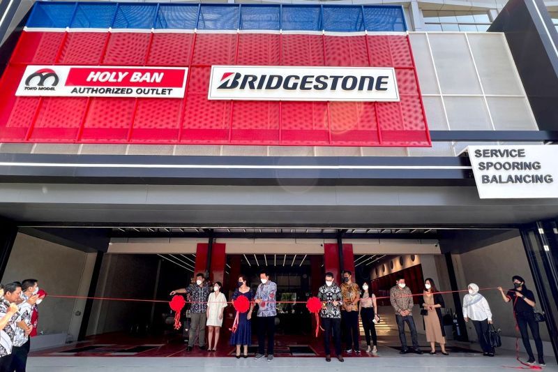 Peresmian Bridgestone Toko Model (TOMO) Holy Ban Golf Island yang berlokasi di Golf Island RGIE 202-206-208 Pantai Indah Kapuk, 