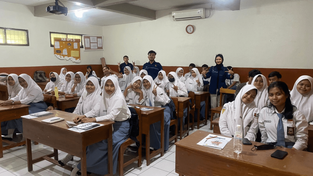 Sidoarjo Cerdas Lur 11 Sma Negeri Dan Swasta Terbaik Di Kabupaten Sidoarjo Memenuhi Penilaian 