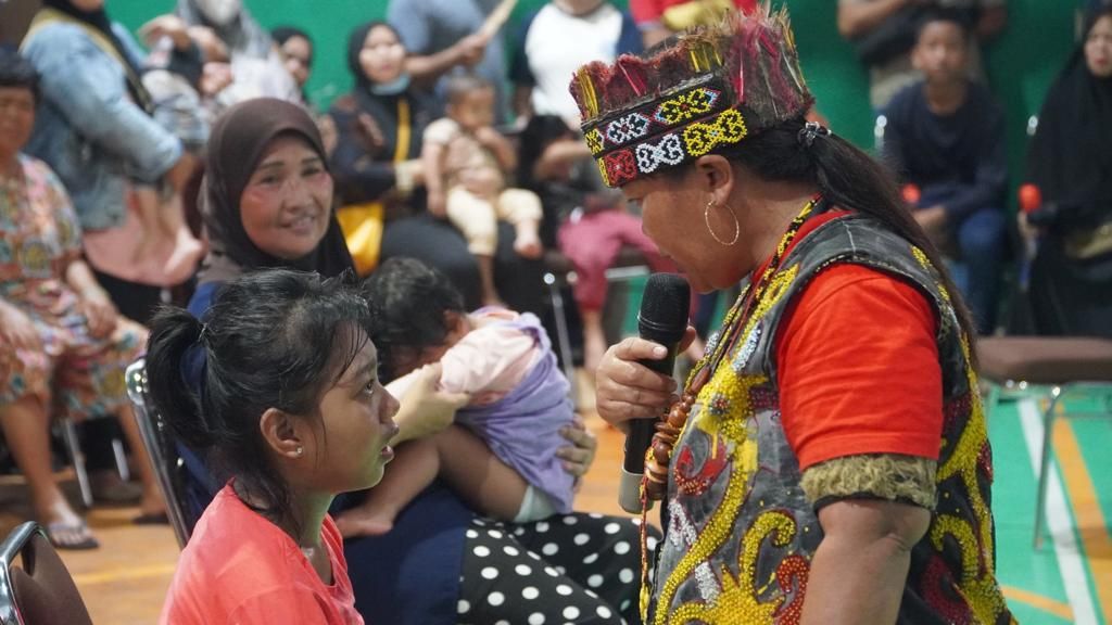 Simak jadwal pengobatan alternatif ibu Ida Dayak ada di Cianjur dan nomor telepon WhatsApp yang bisa dihubungi.