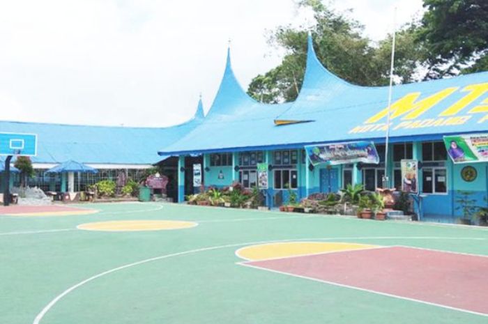 MTs Negeri Kota Padang Panjang sebagai sekolah terbaik di Kota Padang Panjang, Provinsi Sumatera Barat.