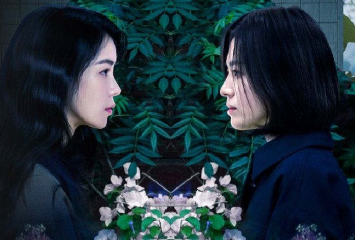 Bukan Drakorindo, Dramaqu, atau Bioskopkeren, ini link nonton dan download drama Korea The Glory sub Indo, dibintangi Song Hye Kyo sebagai Moon Dong Eun.
