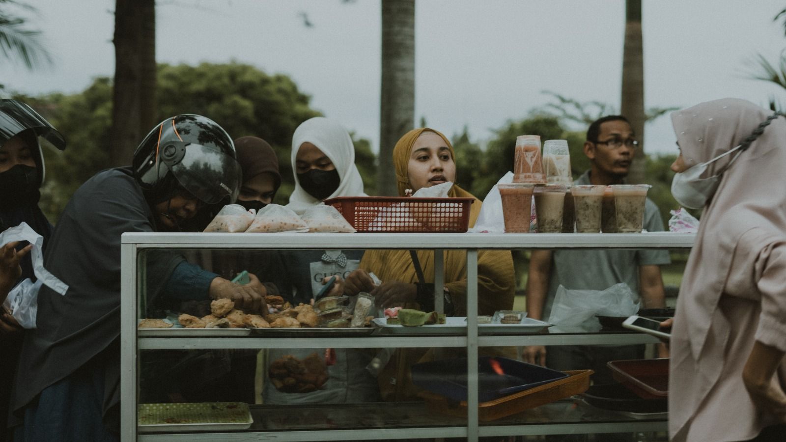 Suasa Jualan Takjil di Pinggir Jalan