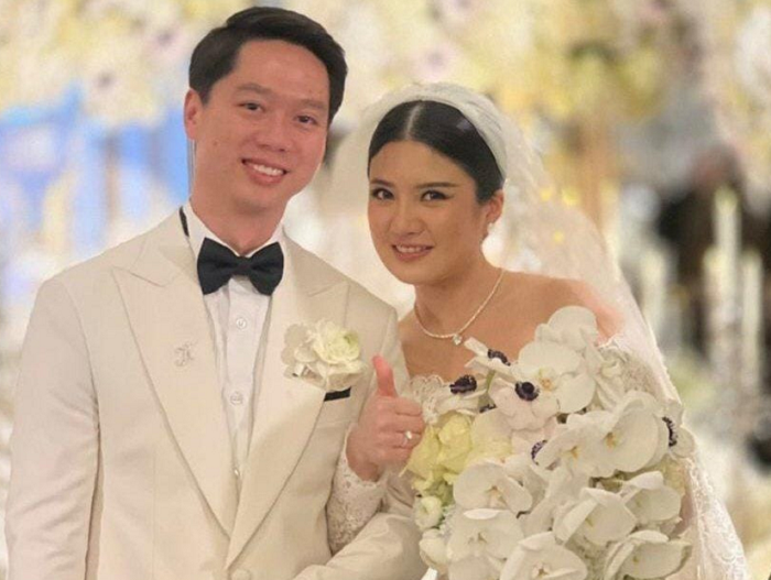 Kevin dan Valencia terlihat sumringah setelah sah menjadi sepasang suami istri. 