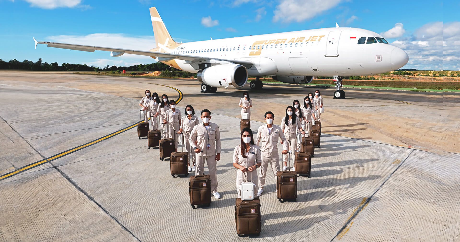 Super Air Jet dan crew/Superairjet