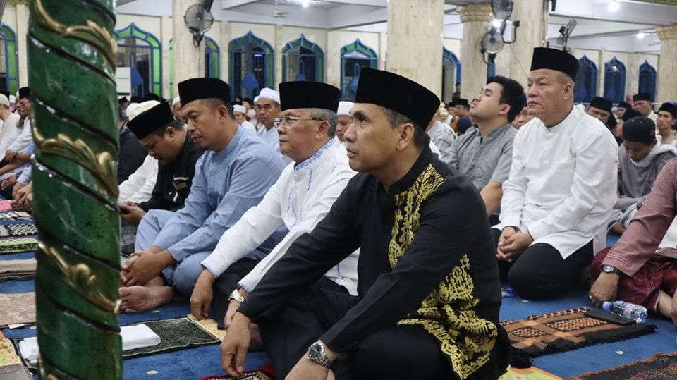 Walikota Lubuklinggau H SN Prana Putra Sohe, dan Wakil Walikota Lubuklinggau H Sulaian Kohar, ketika melakukan safari Ramadhan di Masjid Agung As-Salam.