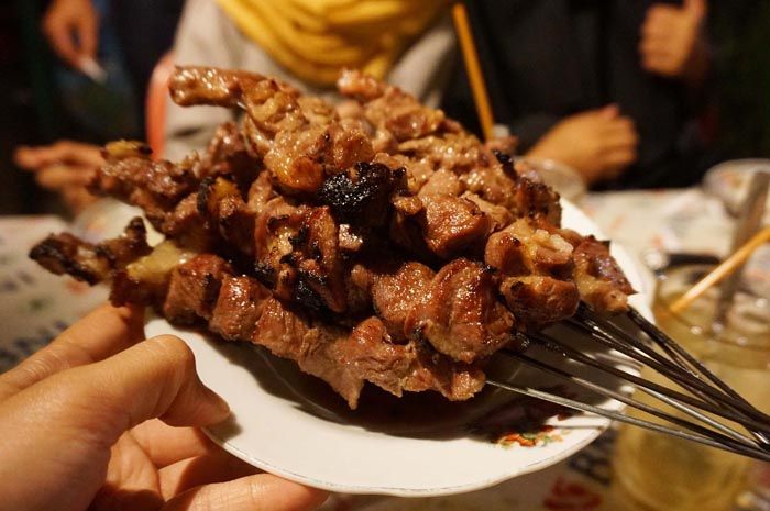 Ilustrasi, kuliner dengan menu sate menjadi salah satu favorit yang wajib dikunjungi di Jogja, Sate apakah itu?