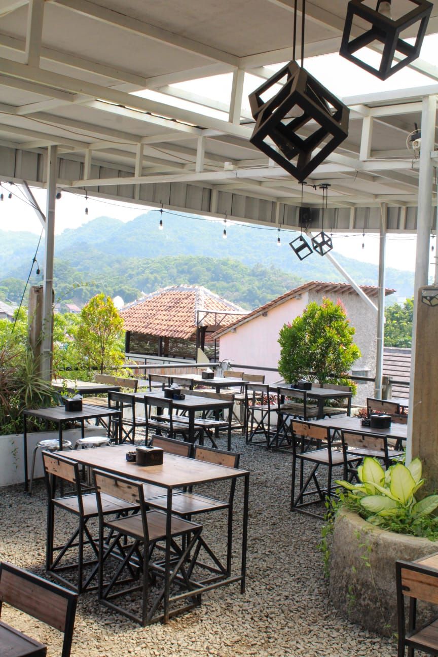 Rekomendasi tempat buka bersama atau bukber di Bandung yakni Conscience Rooftop.
