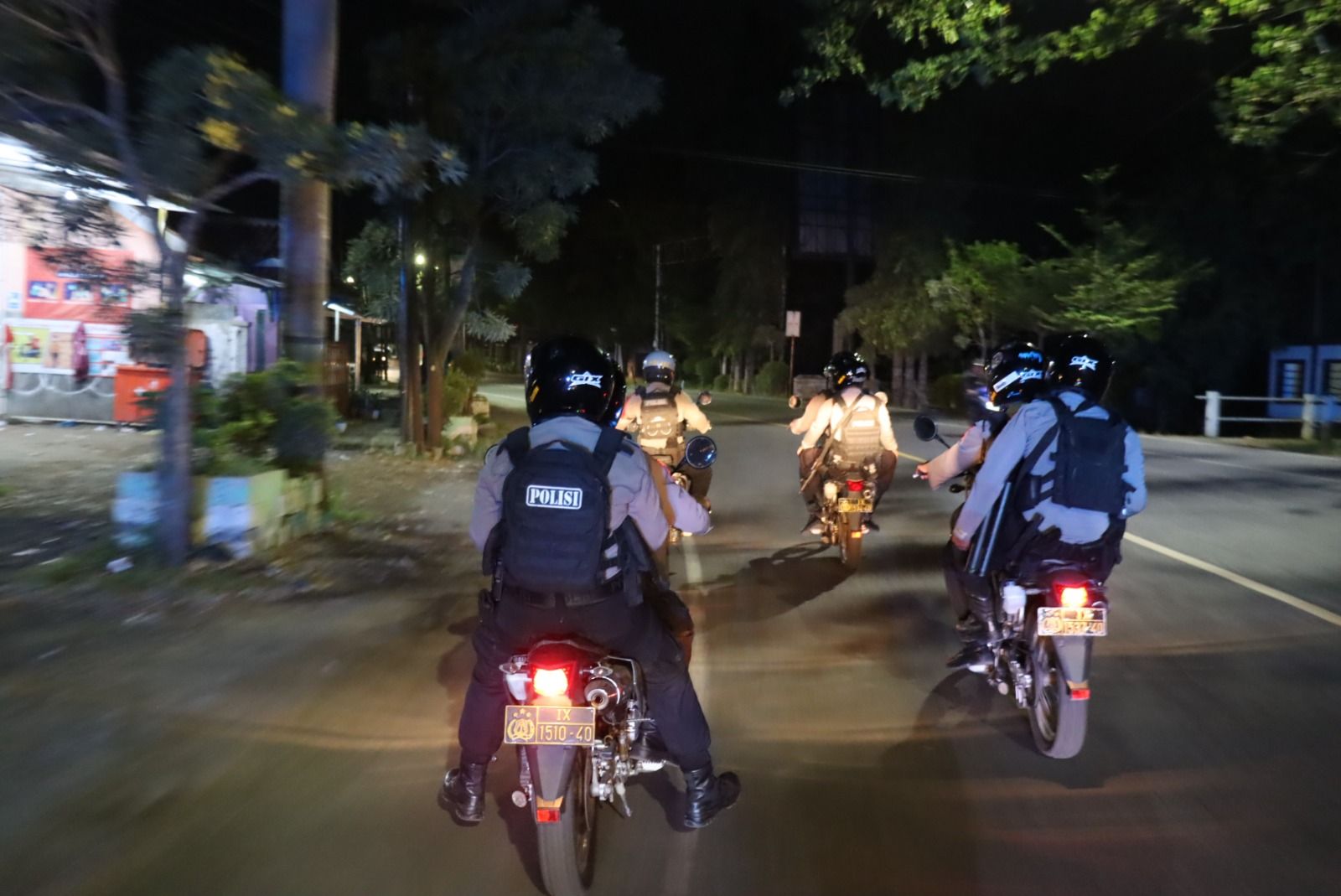  Personel Polres Tegal melaksanakan patroli pleton siaga selama bulan Ramadhan dalm upaya menciptakan sitasi yang kondusif